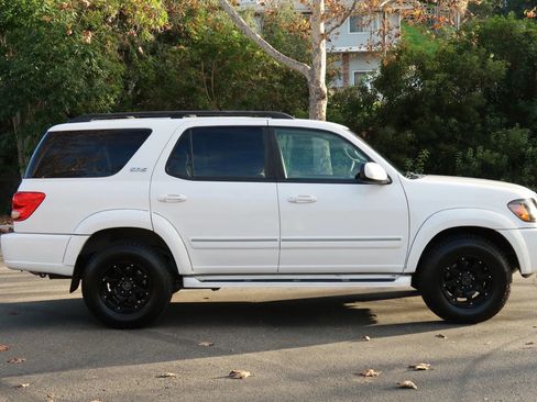 Used 2006 Toyota Sequoia SR5 image 6