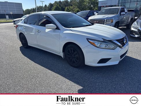 Used 2017 Nissan Altima 2.5 S FWD image 1