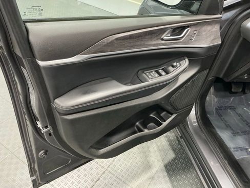 Used 2023 Jeep Grand Cherokee L Limited AWD/4WD image 30