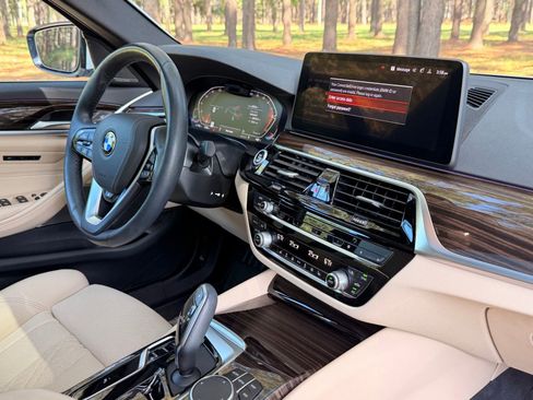 Used 2023 BMW 540i w/ Premium Package RWD image 20