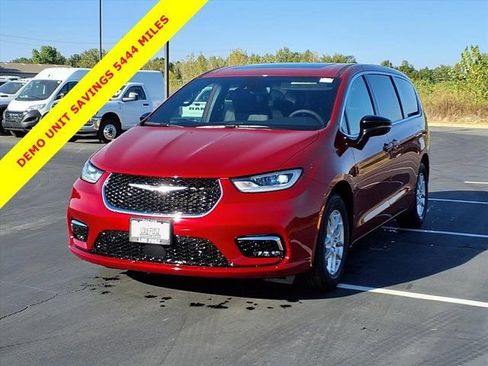 New 2026 Chrysler Pacifica Select FWD image 2