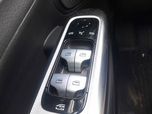 Used 2024 Mercedes-Benz GLC 300 4MATIC image 7