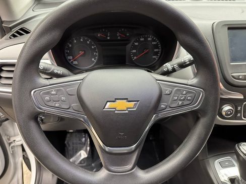 Used 2018 Chevrolet Equinox LT image 12