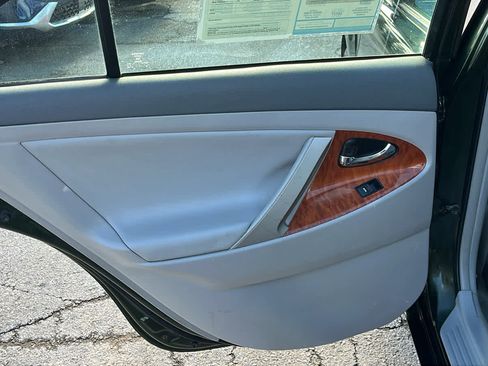 Used 2010 Toyota Camry XLE image 18