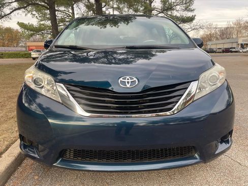 Used 2012 Toyota Sienna LE image 8