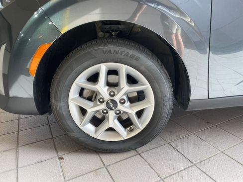 Used 2025 Kia Soul LX w/ LX Technology Package image 24