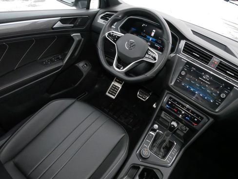 Certified 2024 Volkswagen Tiguan SE R-Line image 9