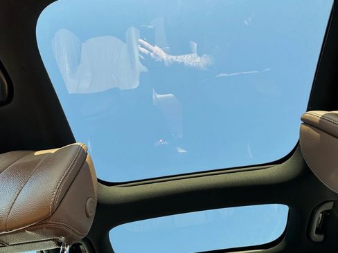 Used 2017 Mercedes-Benz E 300 image 27