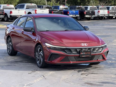 Used 2025 Hyundai Elantra Sport w/ Cargo Package FWD image 3
