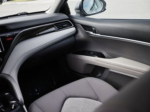 Used 2019 Toyota Camry LE FWD image 26