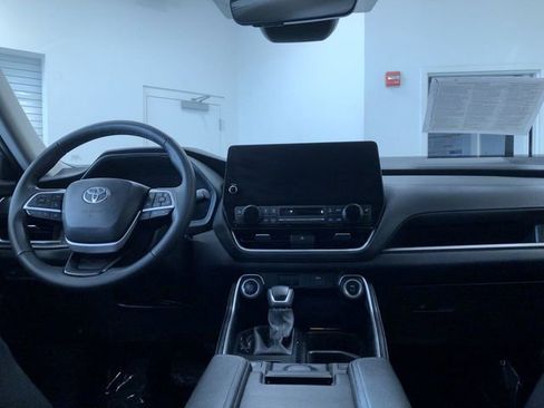 Certified 2025 Toyota Grand Highlander AWD image 19