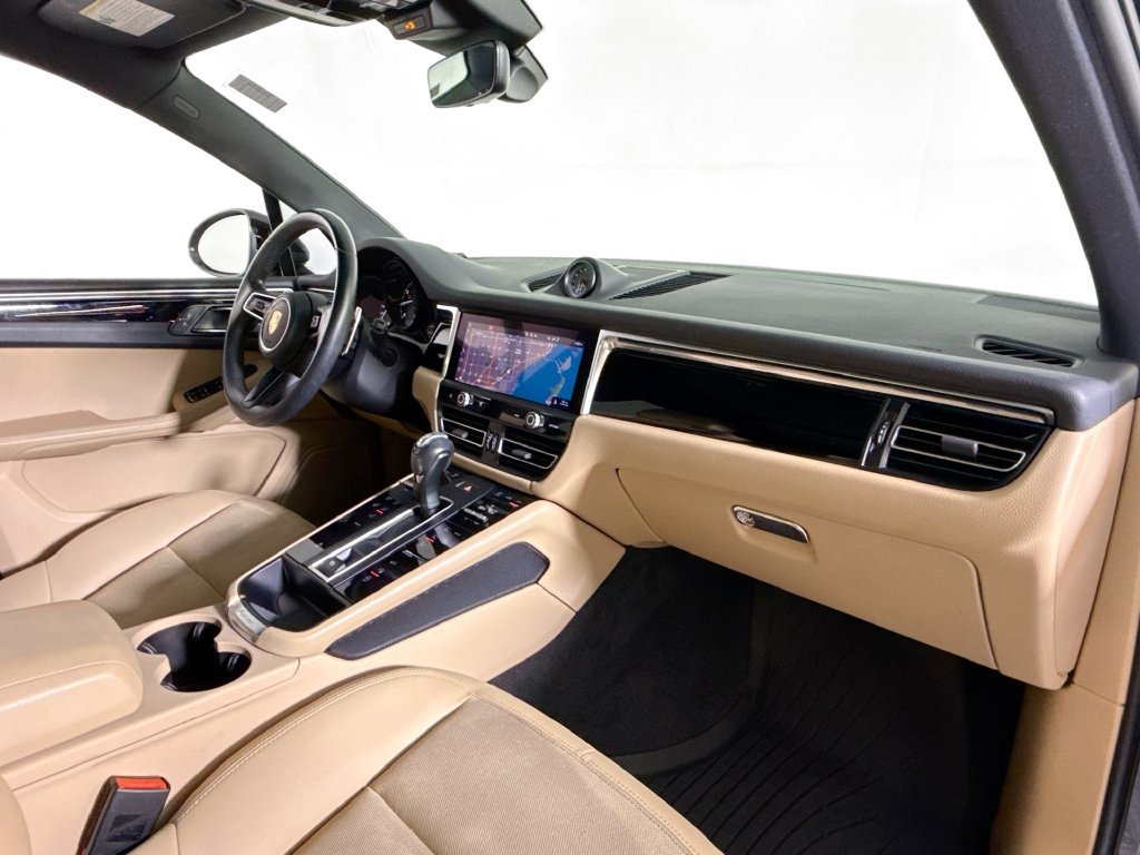 Certified 2023 Porsche Macan AWD/4WD image 17