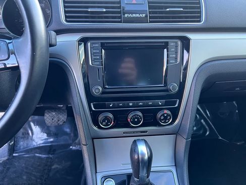 Used 2019 Volkswagen Passat 2.0T Wolfsburg w/ Wheels & Sunroof Package image 29