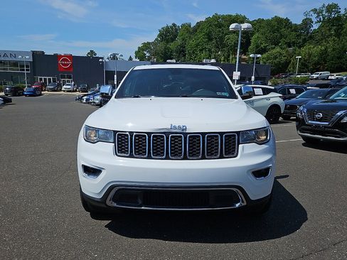 Used 2018 Jeep Grand Cherokee Limited AWD/4WD image 2
