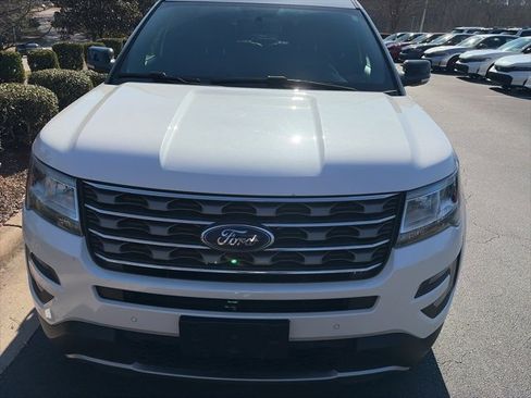 Used 2017 Ford Explorer XLT w/ Equipment Group 202A image 10