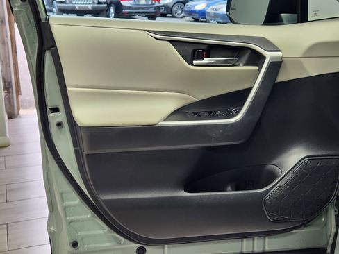 Used 2021 Toyota RAV4 XLE image 10
