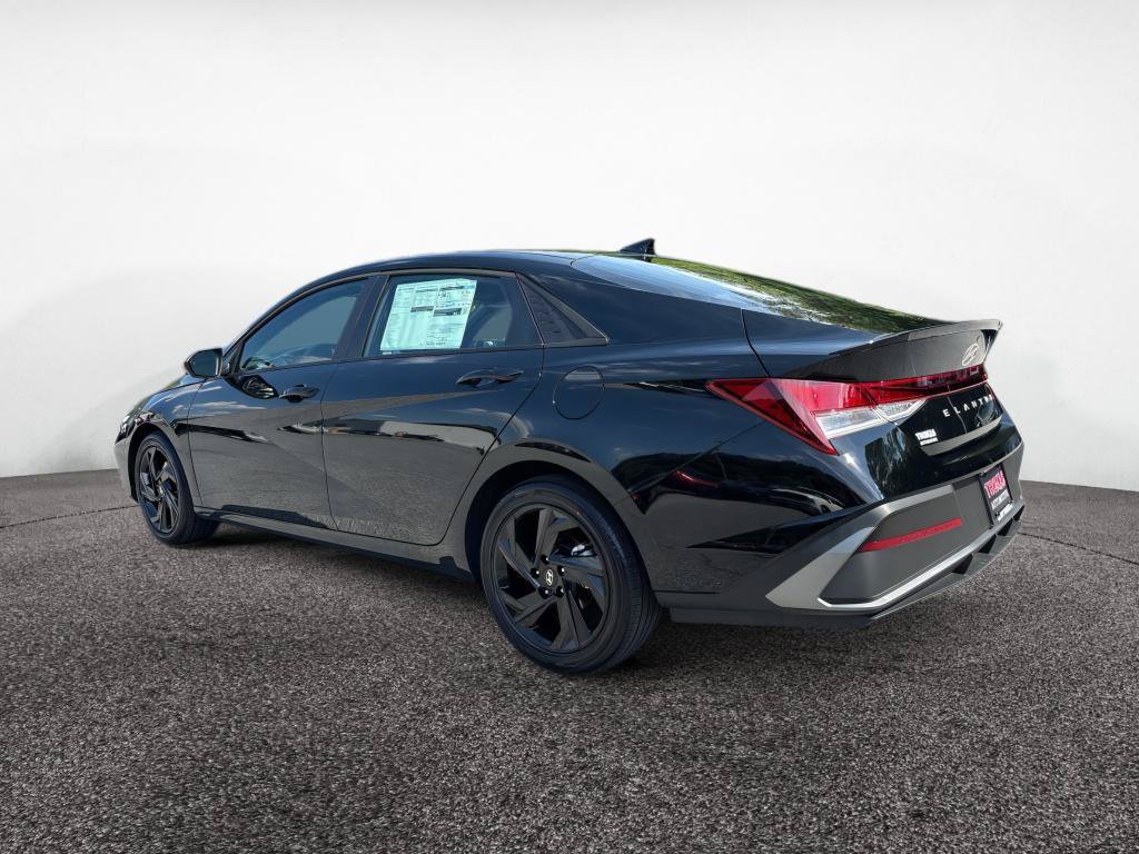 New 2026 Hyundai Elantra SEL Sport FWD image 4
