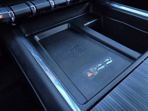 Used 2024 GMC Acadia Elevation image 31