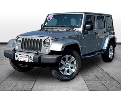 Used 2018 Jeep Wrangler Unlimited Sahara w/ Connectivity Group AWD/4WD image 3