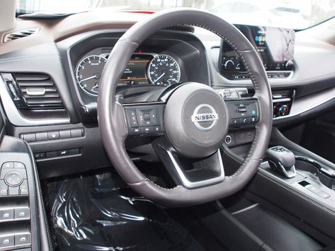 Used 2021 Nissan Rogue SL w/ Premium Package image 16