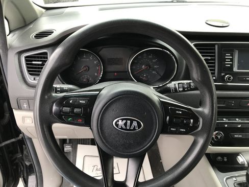 Used 2017 Kia Sedona L image 12