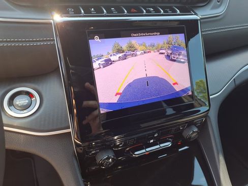 New 2025 Jeep Grand Cherokee L Altitude image 18