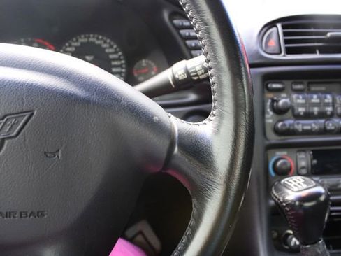 Used 2000 Chevrolet Corvette Coupe w/ Memory Pkg RWD image 11