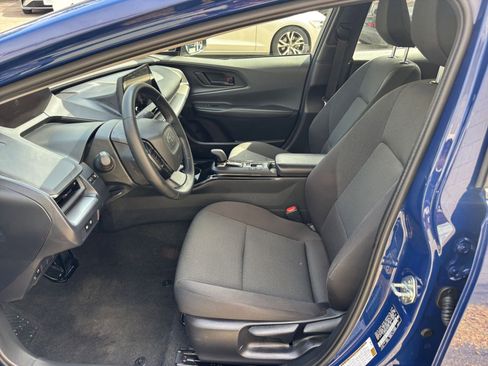 Used 2025 Toyota Prius LE image 27