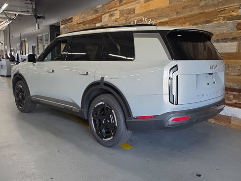 Used 2027 Kia Telluride EX w/ Towing Package FWD image 4