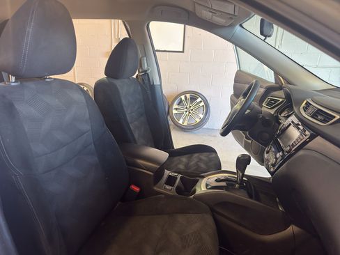 Used 2015 Nissan Rogue SV w/ SV Premium Package image 20