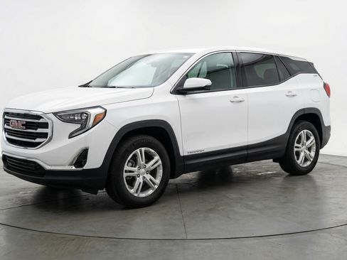 Used 2024 GMC Terrain SLE FWD image 3