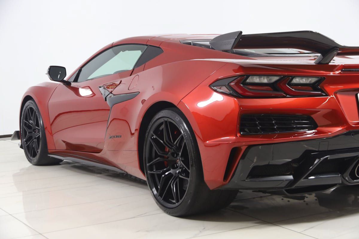 Used 2025 Chevrolet Corvette Z06 w/ Z07 Performance Package RWD image 38