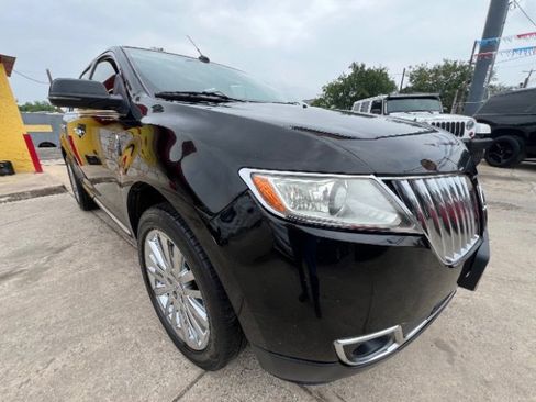 Used 2012 Lincoln MKX FWD image 3