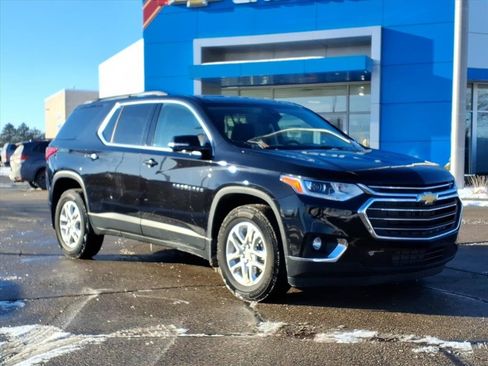 Used 2020 Chevrolet Traverse LT image 2