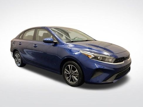 Certified 2023 Kia Forte LXS FWD image 3