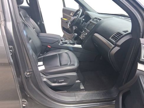Used 2019 Ford Explorer XLT w/ Equipment Group 202A AWD/4WD image 17
