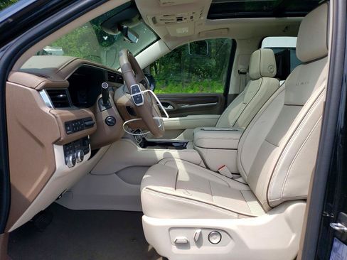 Used 2024 GMC Yukon XL Denali w/ Advanced Technology Package AWD/4WD image 6