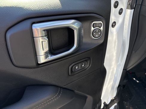 Used 2023 Jeep Wrangler Unlimited Rubicon 392 w/ Xtreme Recon 35" Tire Package AWD/4WD image 15
