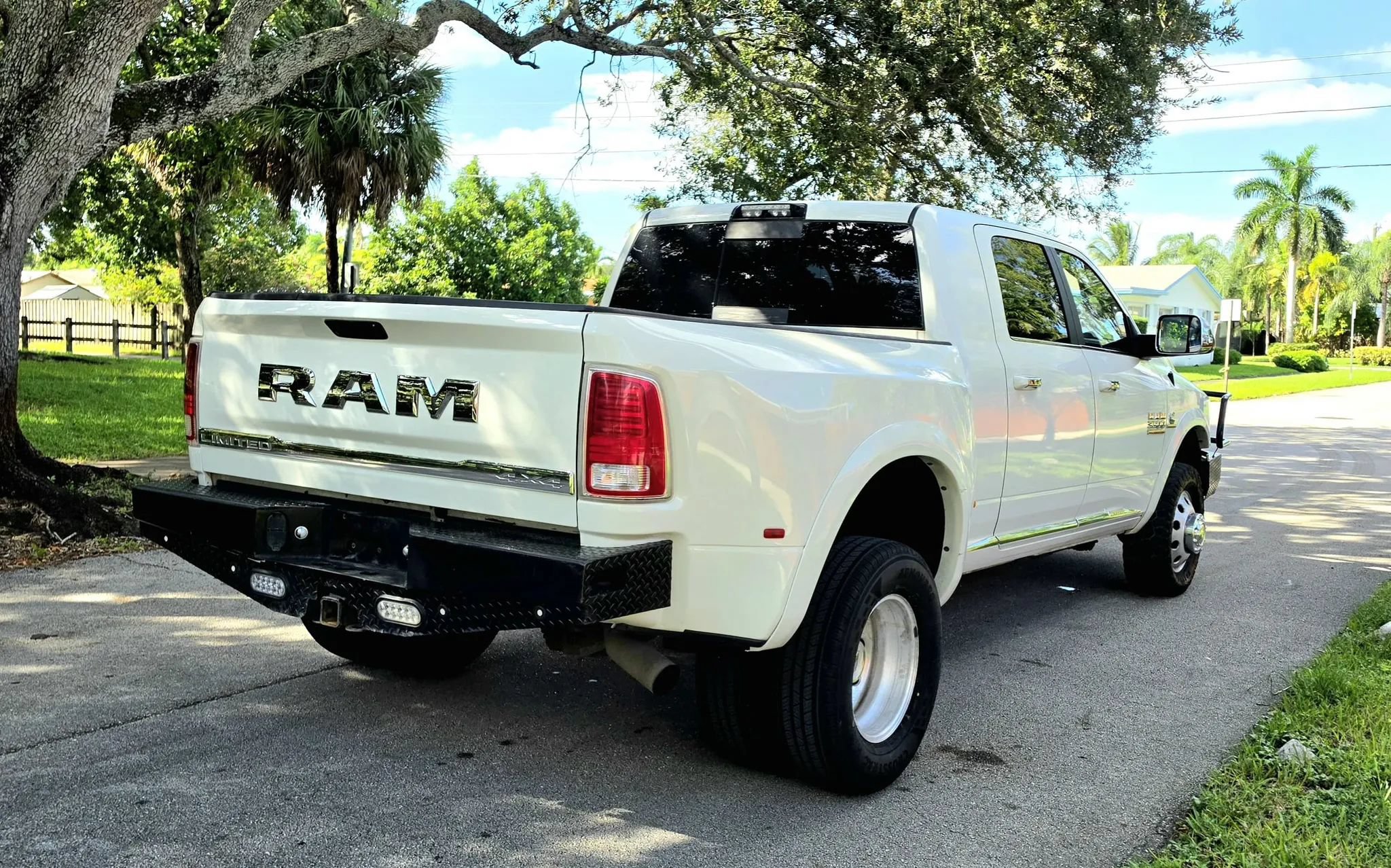Used 2017 RAM 3500 Laramie Longhorn AWD/4WD image 15