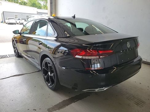 Used 2020 Volkswagen Passat 2.0T R-Line FWD image 4