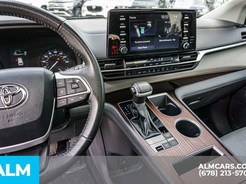 Used 2024 Toyota Sienna XLE image 37