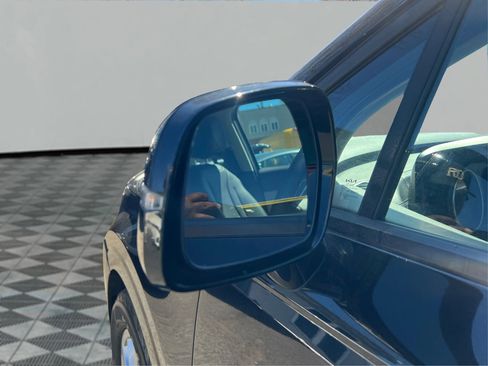 Used 2022 Kia Carnival LX FWD image 21