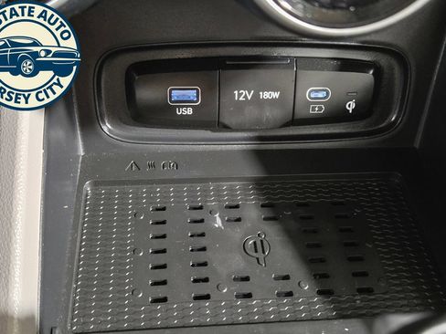 Used 2026 Hyundai Venue SEL FWD image 17