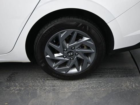 Used 2024 Hyundai Elantra SEL image 39
