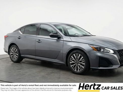 Used 2025 Nissan Altima 2.5 SV FWD image 1