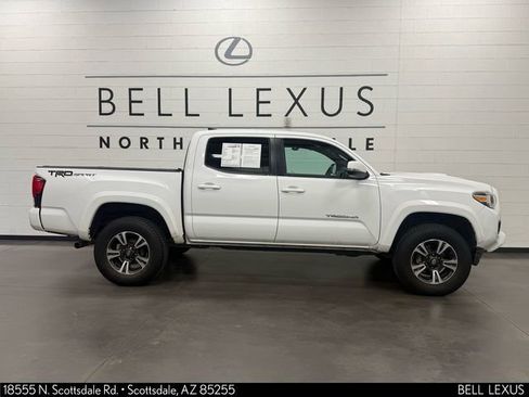 Used 2019 Toyota Tacoma TRD Sport w/ Technology Package image 3