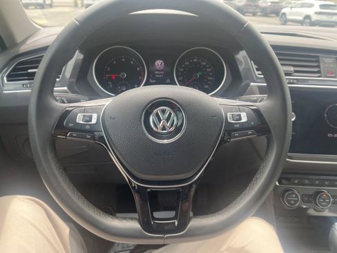 Used 2020 Volkswagen Tiguan SE w/ Panoramic Sunroof Package AWD/4WD image 20
