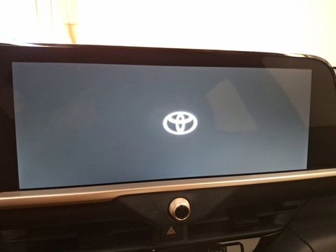 Used 2023 Toyota Crown XLE image 21