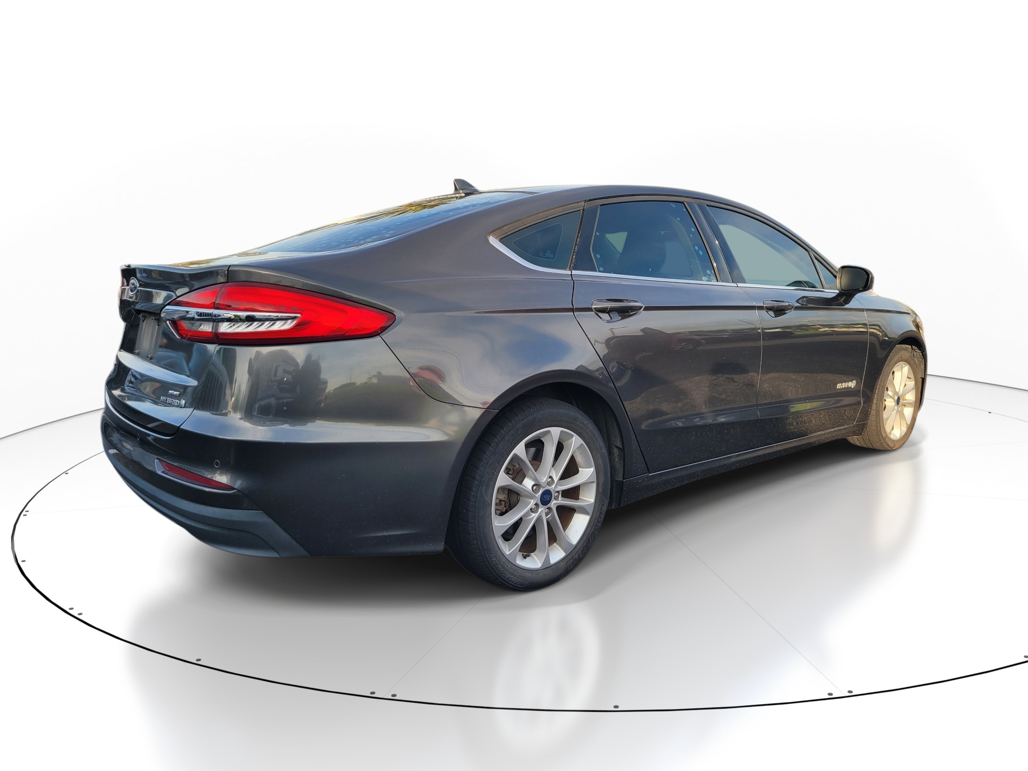 Used 2019 Ford Fusion SE FWD image 4