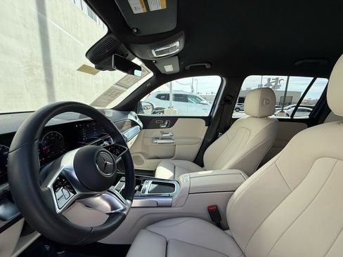 Used 2025 Mercedes-Benz GLB 250 image 5